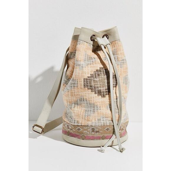 Free People Summer Days Sling Bucket Bag Ivory Leather Trim Purse Bag $108 - Picture 1 of 16